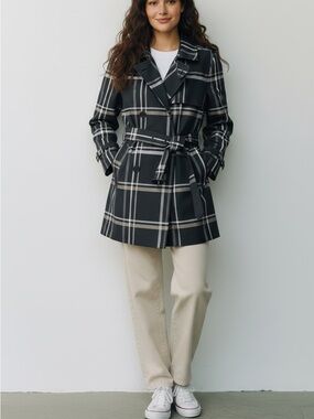 ⭐️Host Pick⭐️Coach Black Plaid Short Trench Coat Size Medium